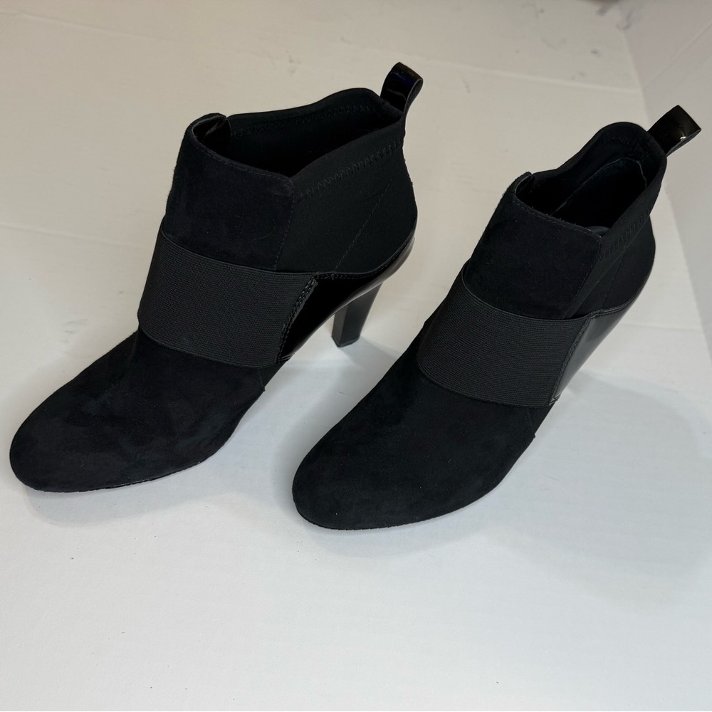 Ellen Tracy Sz 8 Black Suede Ankle Booties with Heels